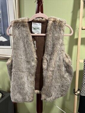 AERIE FAUX FUR VEST $75 NWT SIZE SMALL